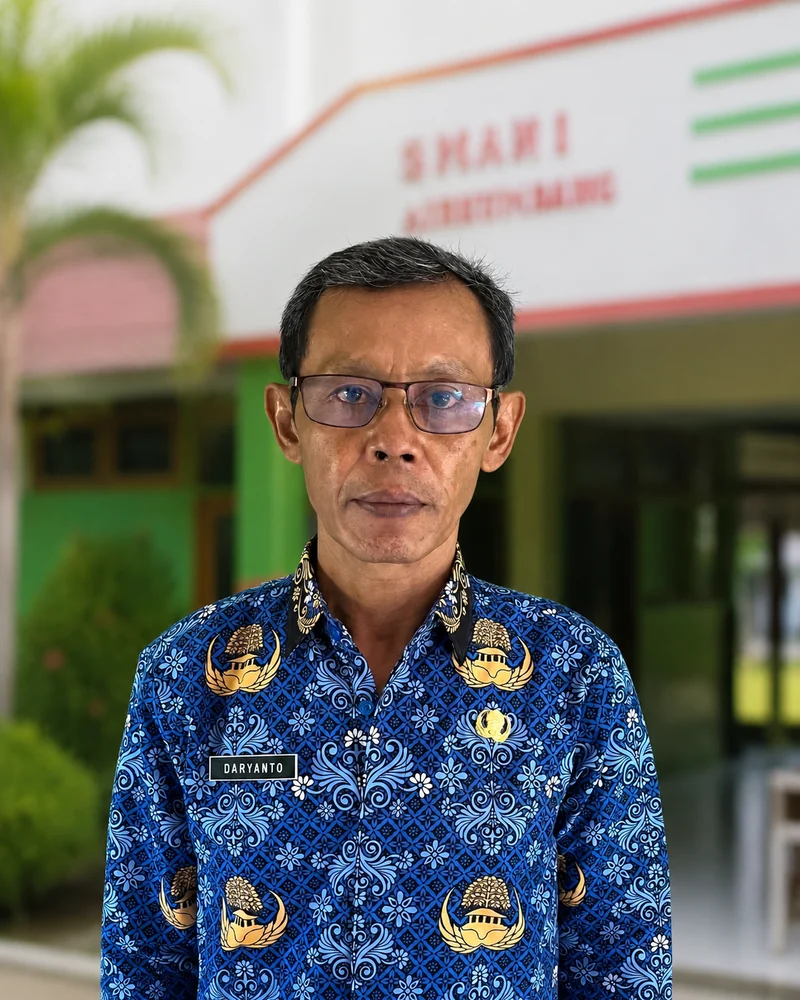 Daryanto, S.Pd. - Kepala SMAN 1 Air Kumbang